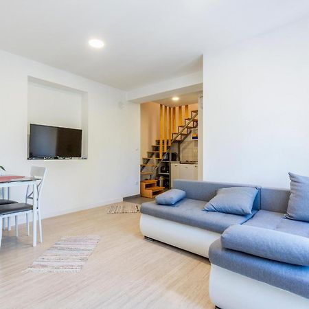 Gorgeous Apartment In Omis With Kitchen Omiš Exterior foto