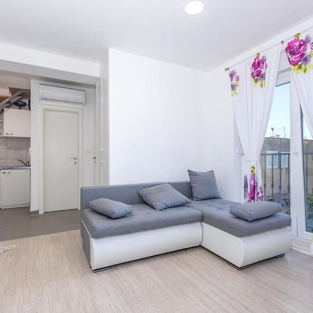 Gorgeous Apartment In Omis With Kitchen Omiš Exterior foto