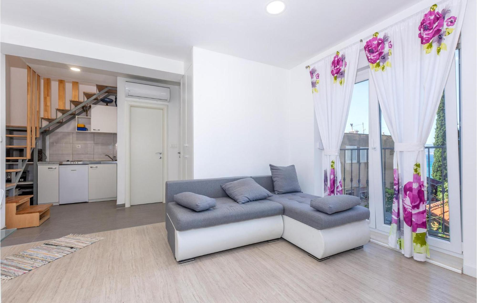Gorgeous Apartment In Omis With Kitchen Omiš Exterior foto
